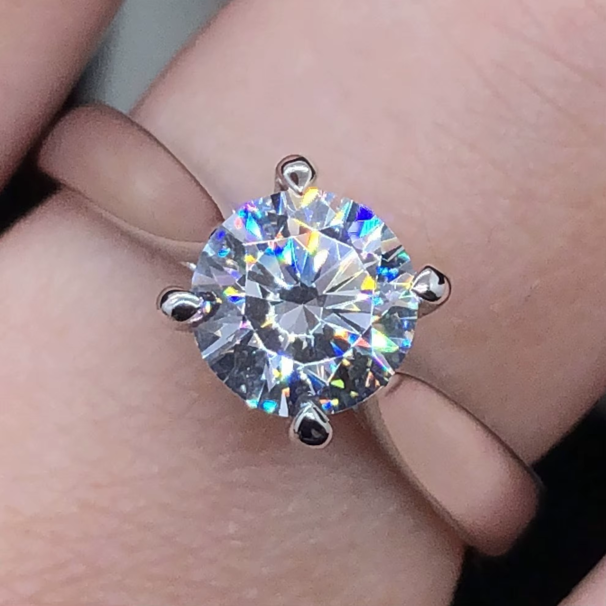 Bague solitaire en or blanc massif 14K
