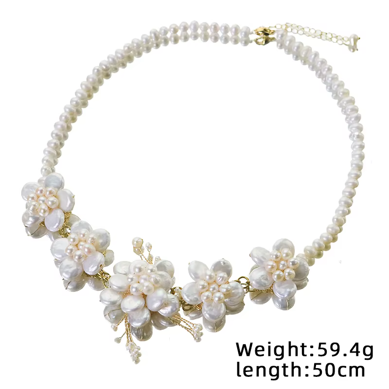 Collier de fleurs baroques en perles naturelles