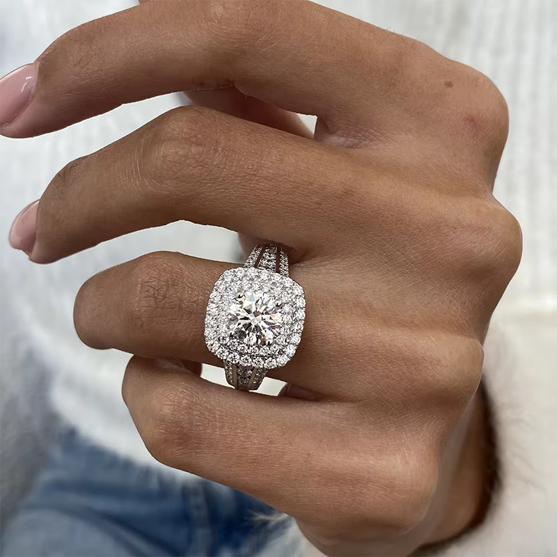 Bague de fiançailles en diamant cultivé en laboratoire