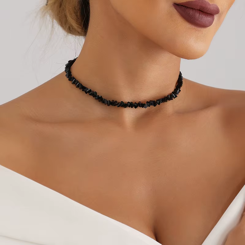Collier ras du cou en perles de verre irrégulières multiformes pour femme