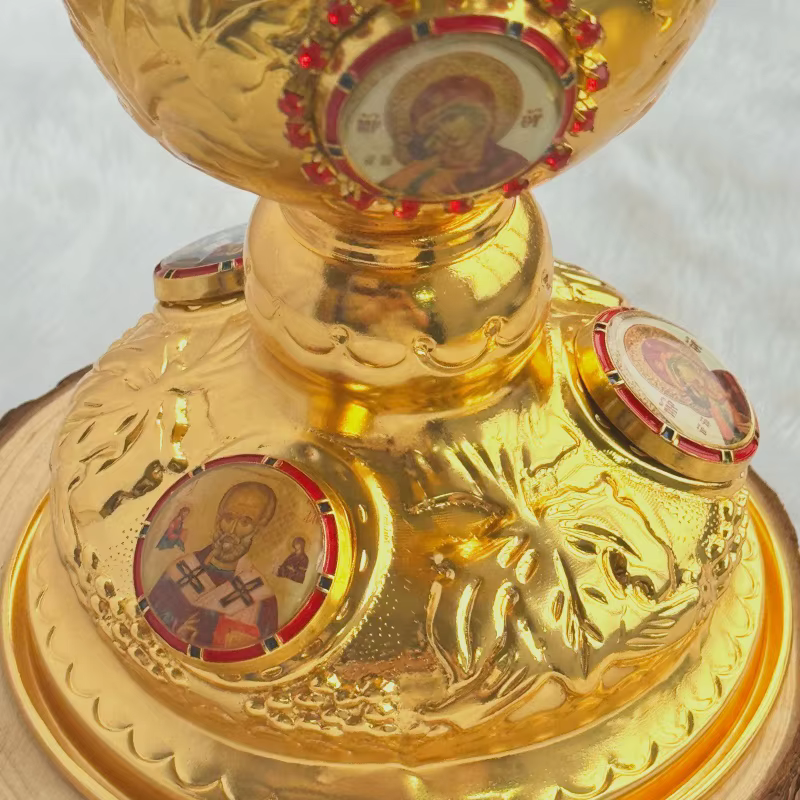Ensemble d'autel orthodoxe en métal doré