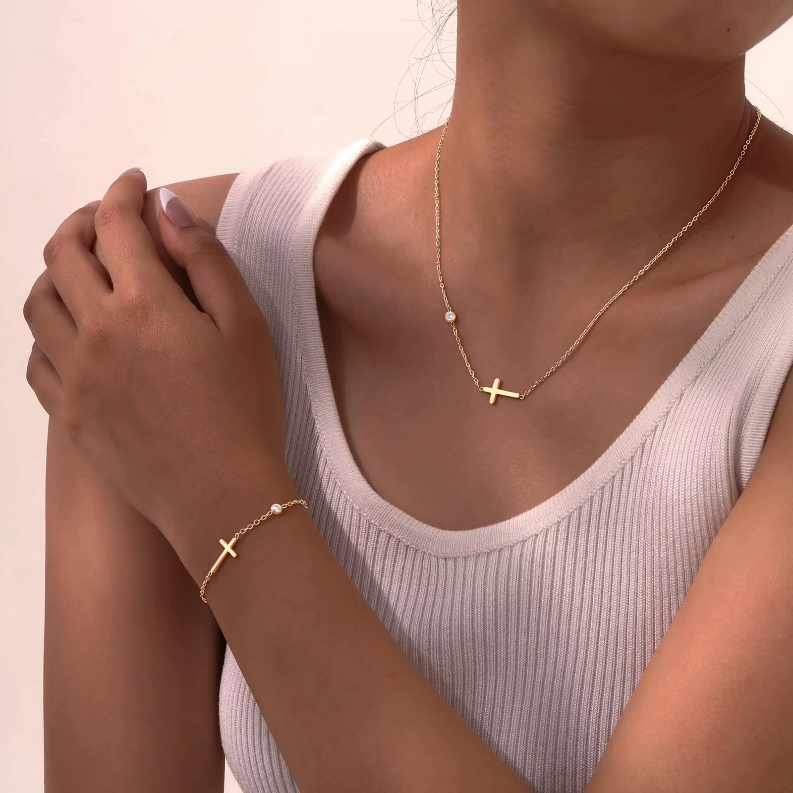 Ensemble Chic de Colliers et Bracelets à Breloques en Forme de Croix pour Femme