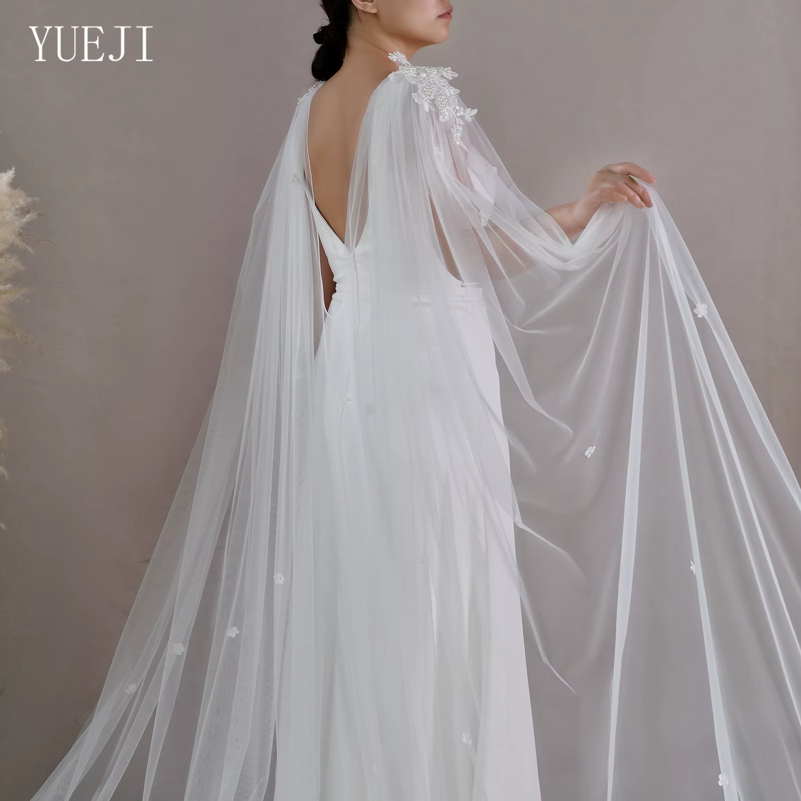 Cape traînante de style dentelle de mariage cathédrale YUEJI avec dos en forme de V