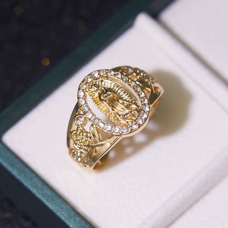 Bague religieuse exquise en zircone cubique incrustée de la vierge marie pour femmes