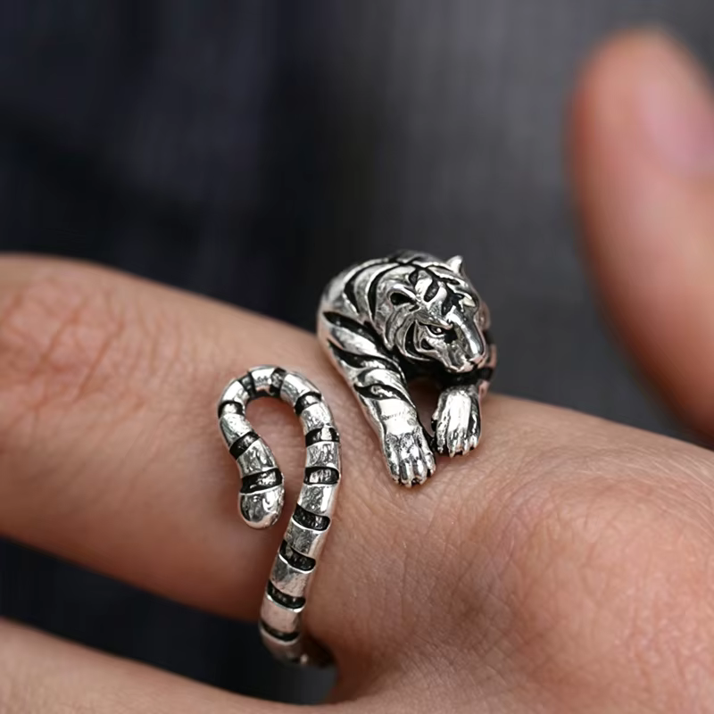 Bague ouverte ajustable en métal minimaliste