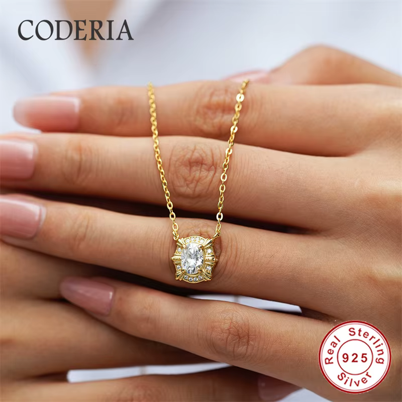 Collier avec pendentif ovale en or Moissanite