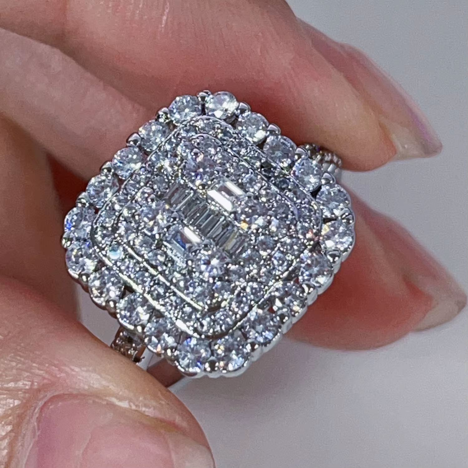 Magnifique bague en moissanite pour femme