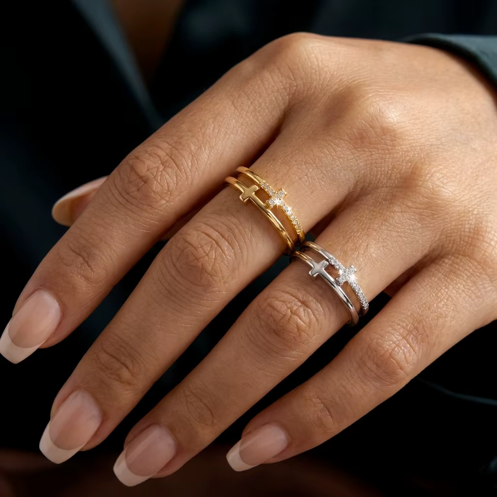 Bague délicate à double bande croisée pour femme