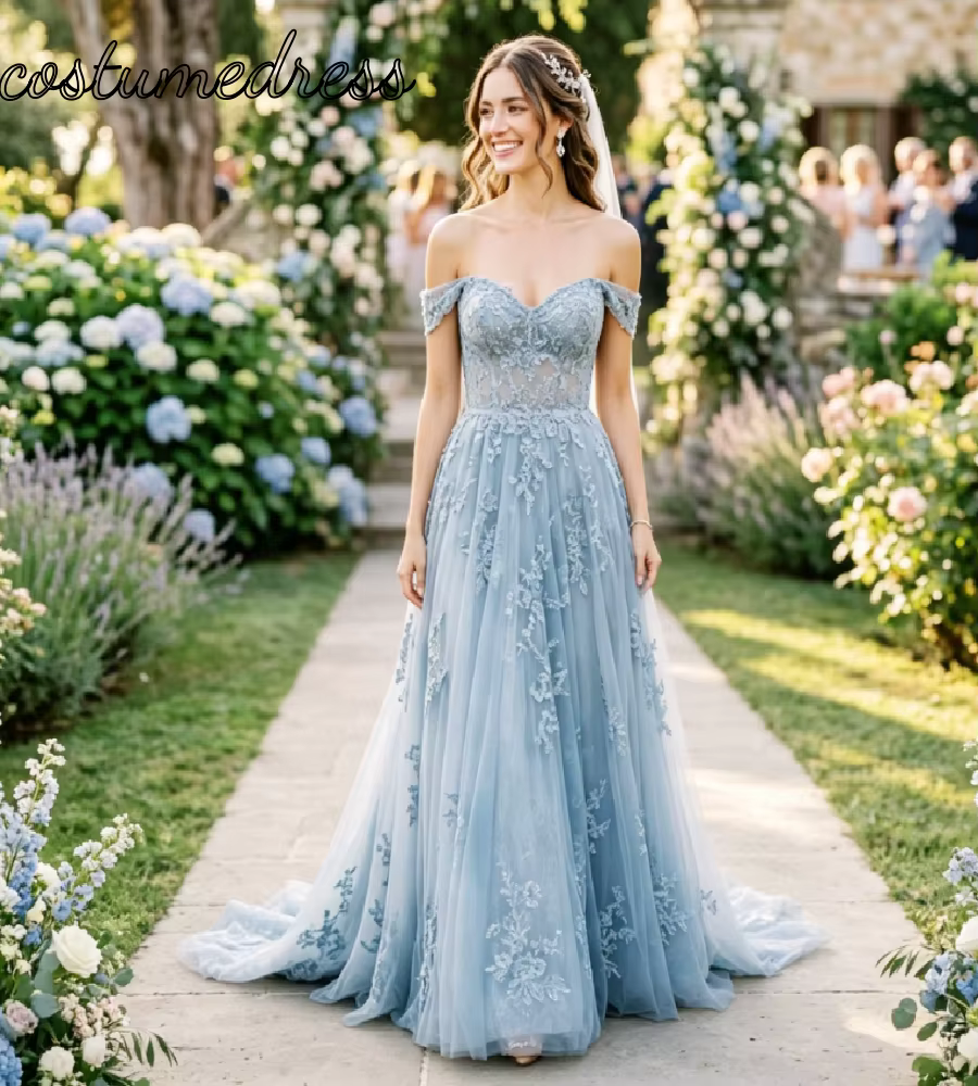 Robe de mariée bleu poussière épaules dénudées