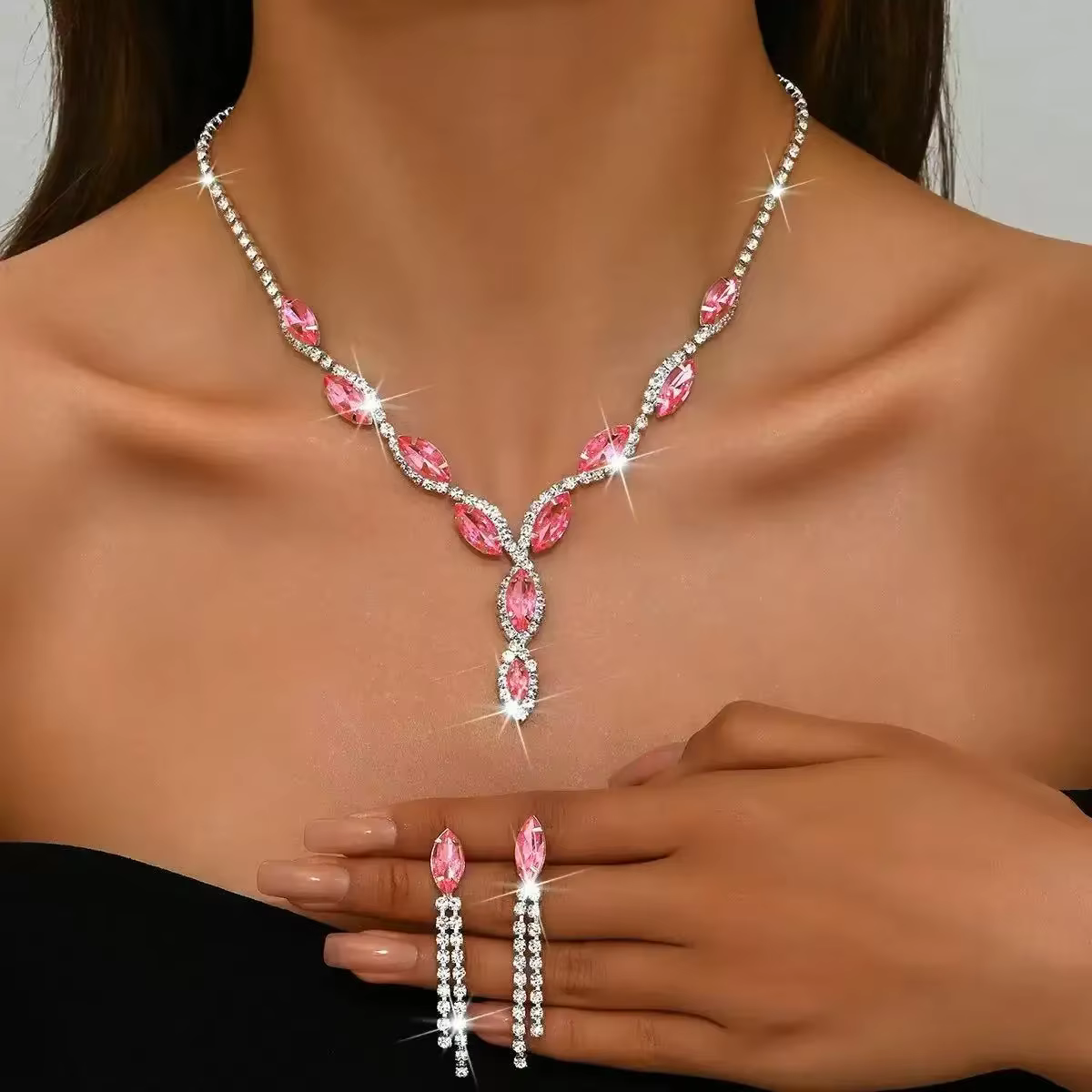 Collier en forme de larme coloré