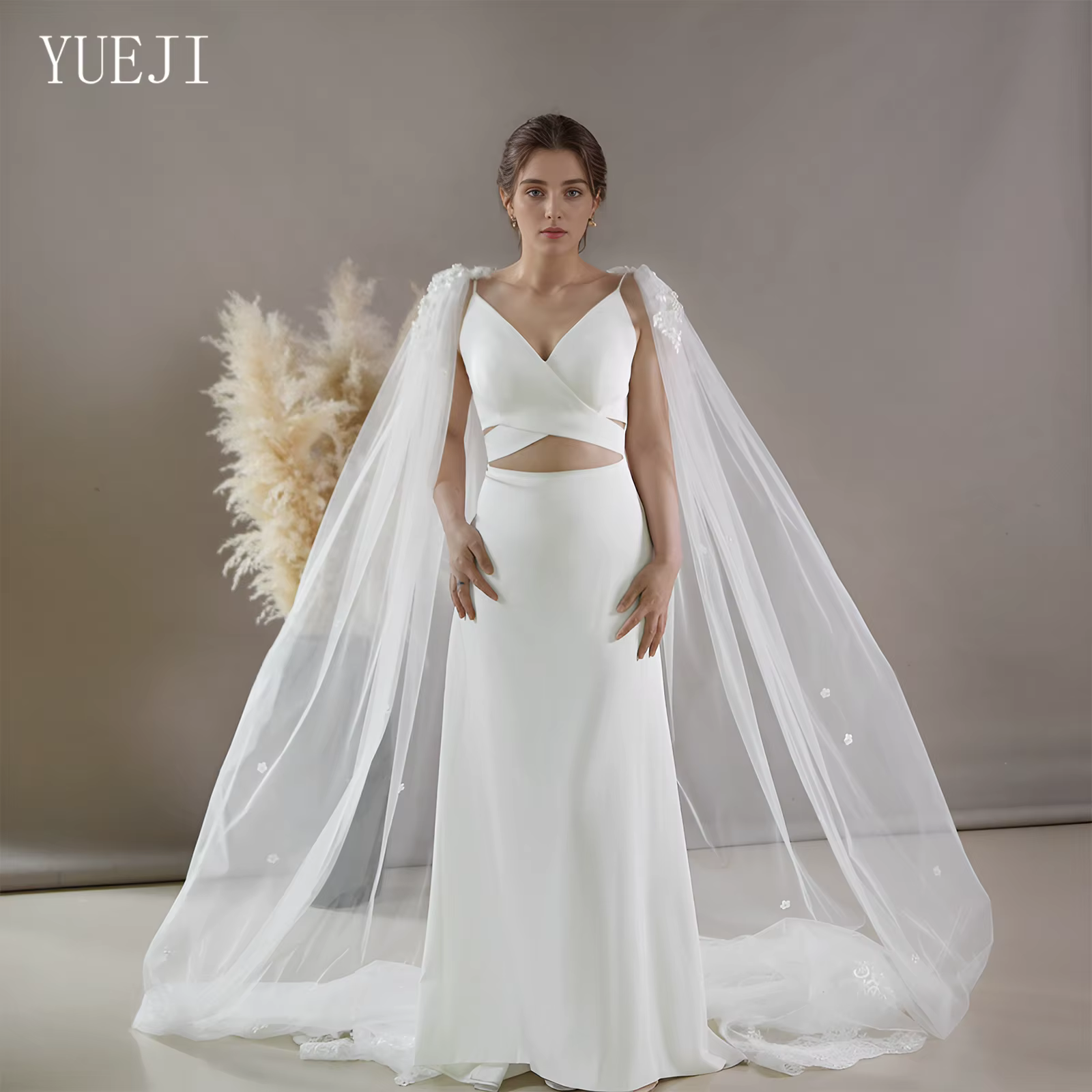 Cape traînante de style dentelle de mariage cathédrale YUEJI avec dos en forme de V