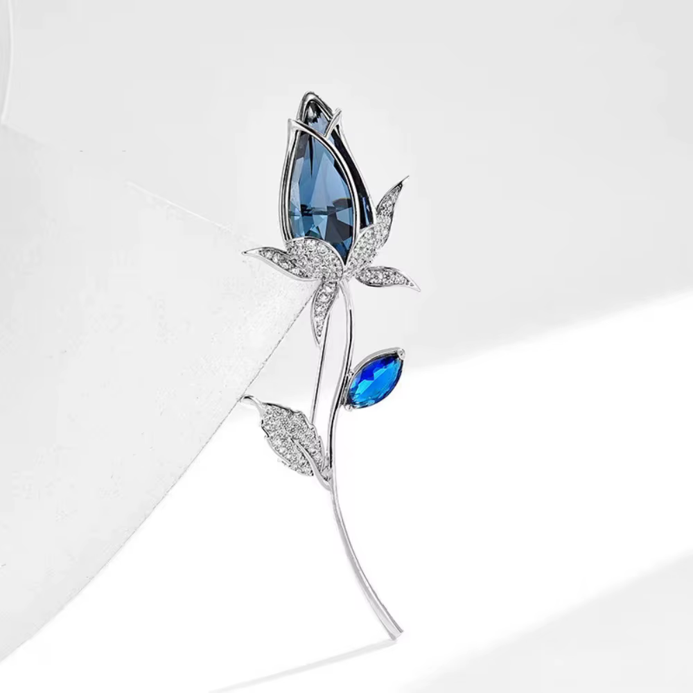 Broche incrustée de strass scintillants de luxe à la mode