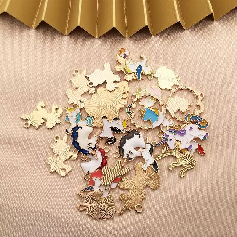 16 pièces pendentif à breloques licorne en émail plaqué or pour la fabrication de bijoux collier Bracelet boucle d'oreille et Slime accessoires de bricolage breloques