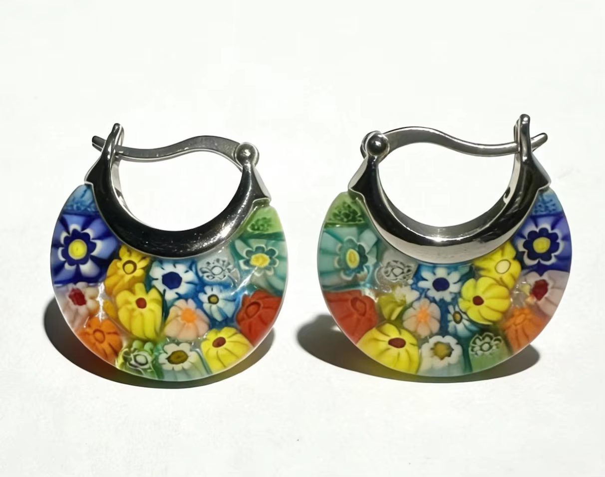 Boucles d'oreilles créoles en verre avec panier de Murano