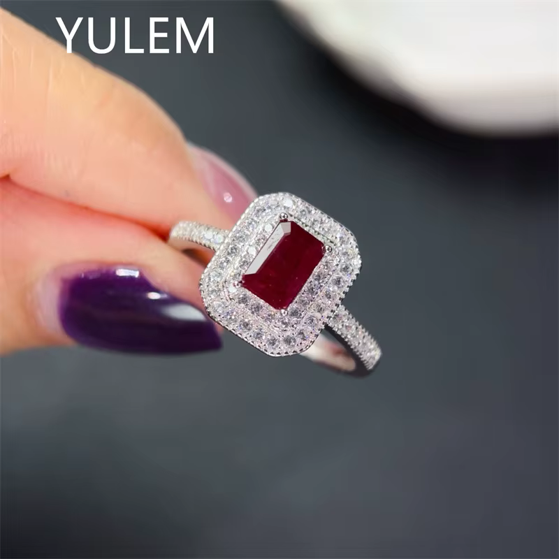 Bague classique en argent 925 avec rubis naturel de 6*4 mm et pierres latérales en moissanite de couleur D, bijoux en argent plaqué or pour fille