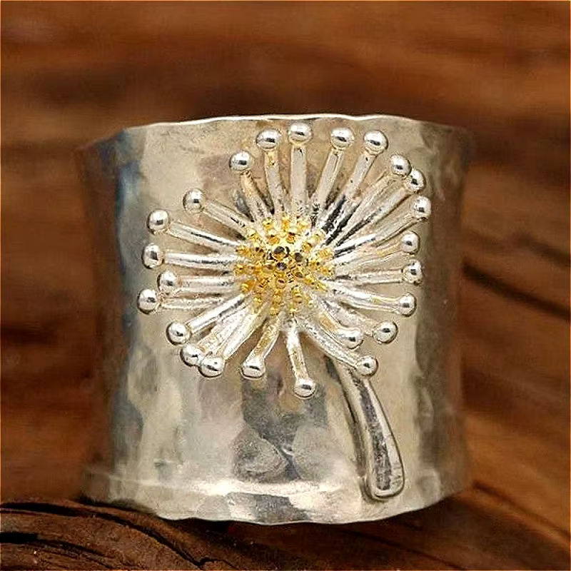 Bague large bicolore texturée martelée motif pissenlit