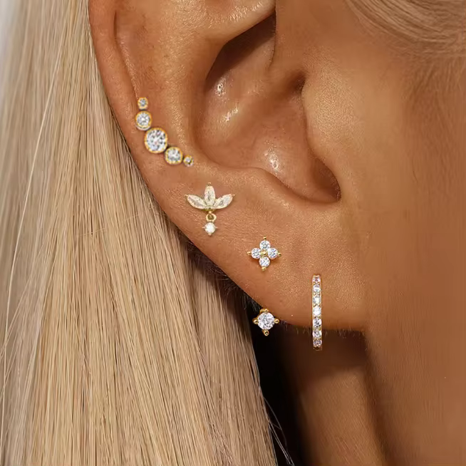 4 pièces Zircon coeur lune fleur petites boucles d'oreilles ensemble pour les femmes en acier inoxydable Huggies