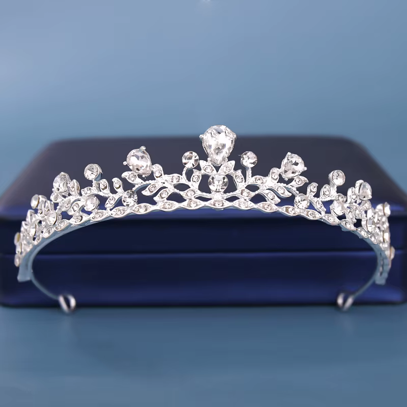 Coiffure de mariée couronne de cheveux ornement