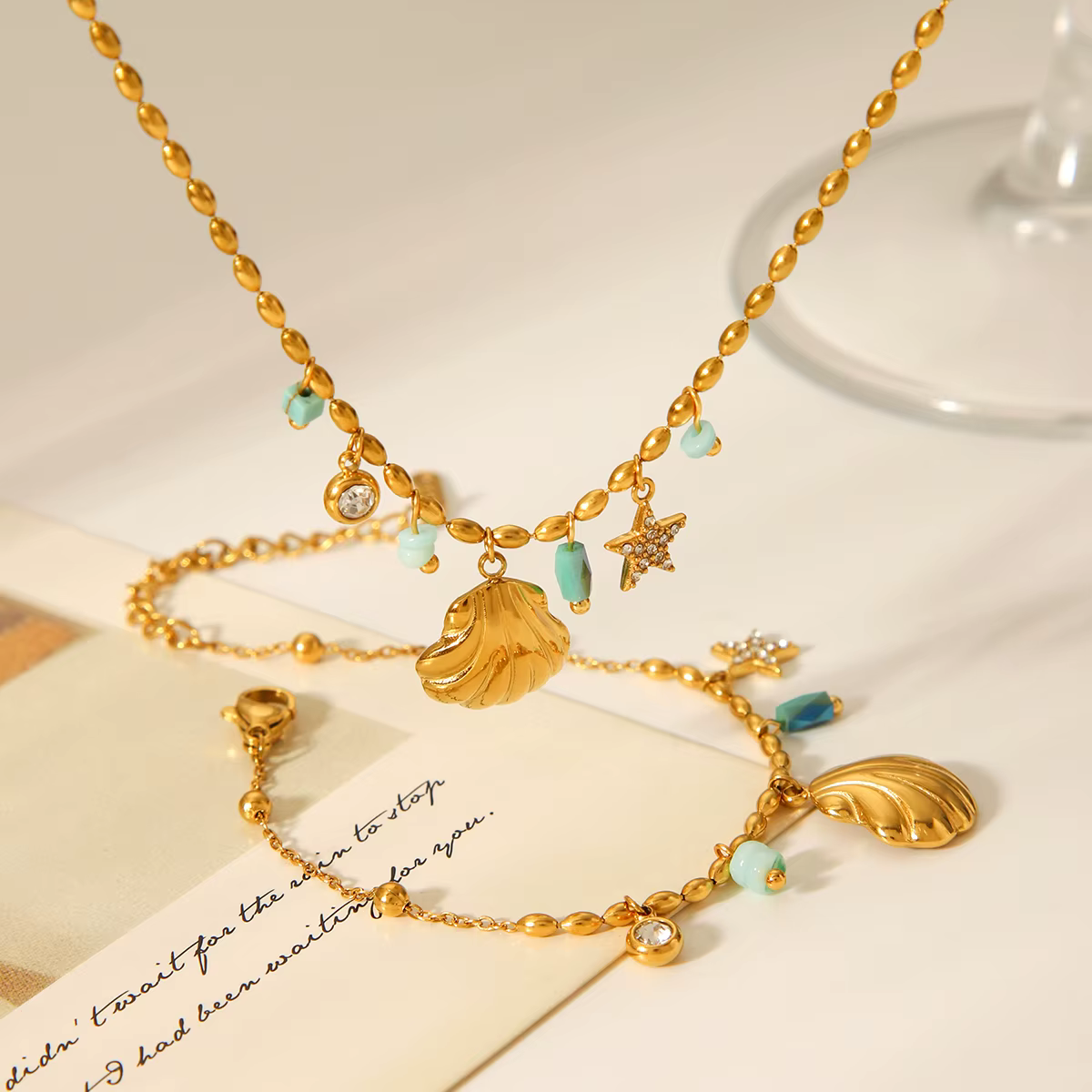 Ensemble collier et bracelet bohème plage avec coquillages, étoiles de mer et perles, en acier inoxydable plaqué or PVD, bijoux de mode estivale pour les vacances