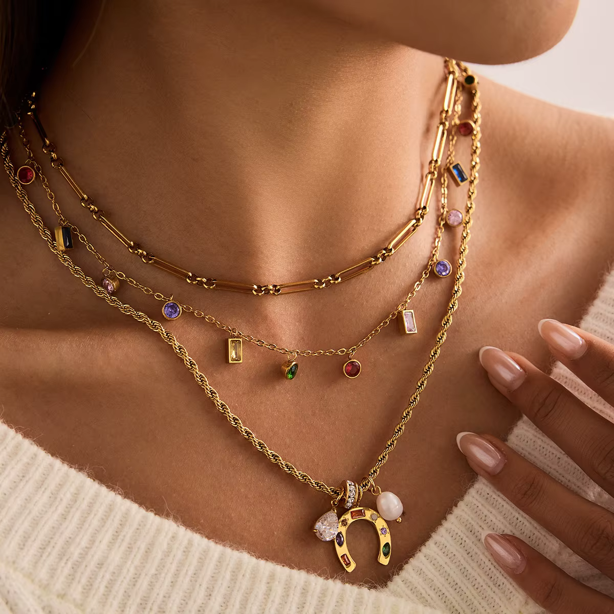 Zora – collier avec pendentif en forme de fer à cheval en Zircon coloré pour femmes