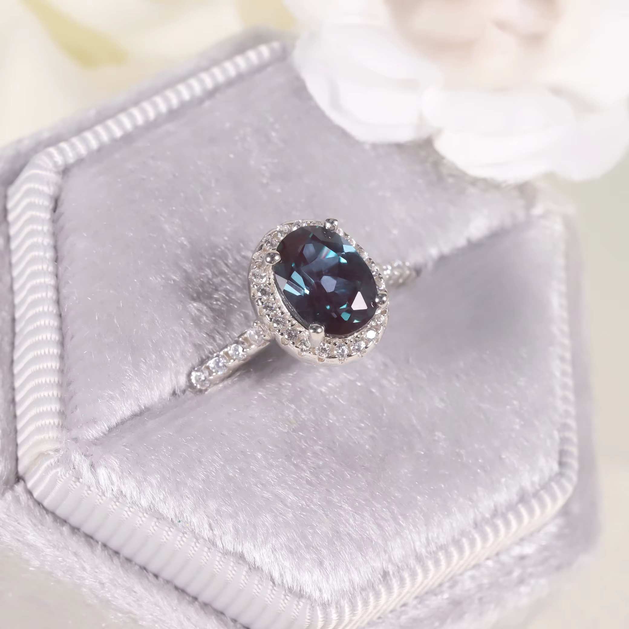 GEM'S BALLET Ovale 6X8mm Halo Lab Alexandrite Bague de fiançailles en argent sterling 925 Anniversaire