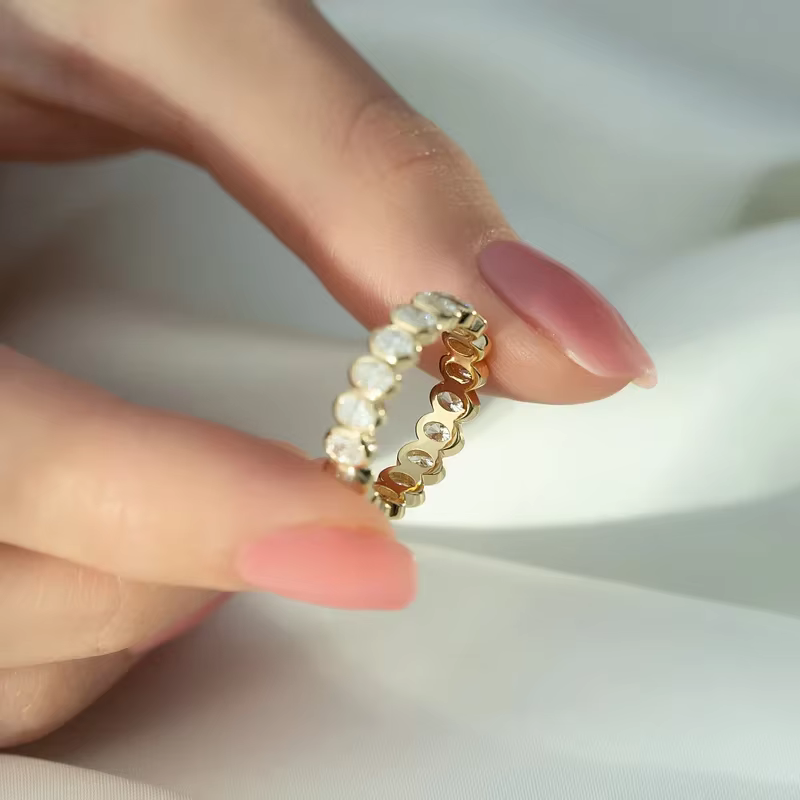 Bague en or 14 carats avec zircon ovale