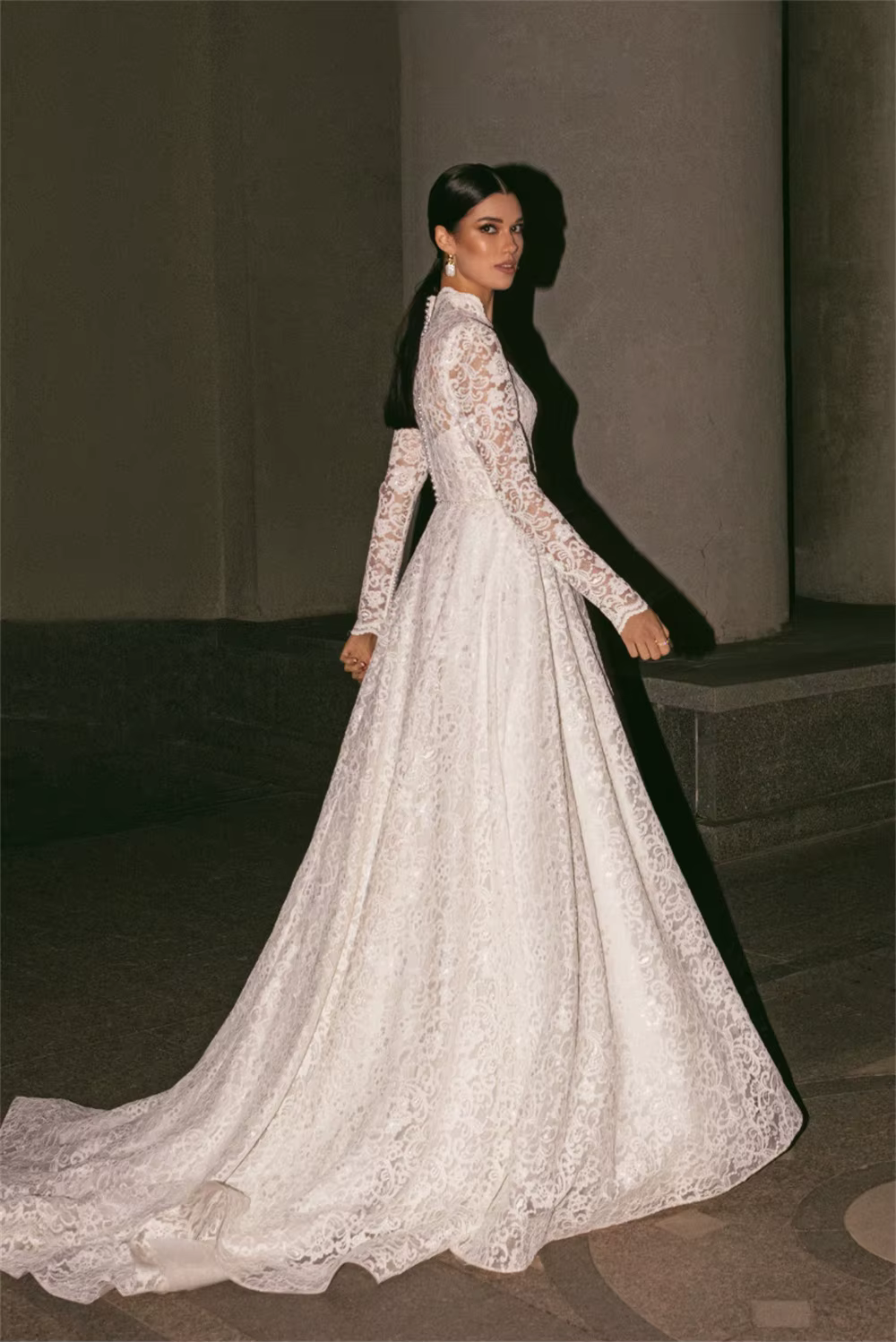Robe de mariée de luxe personnalisée en dentelle
