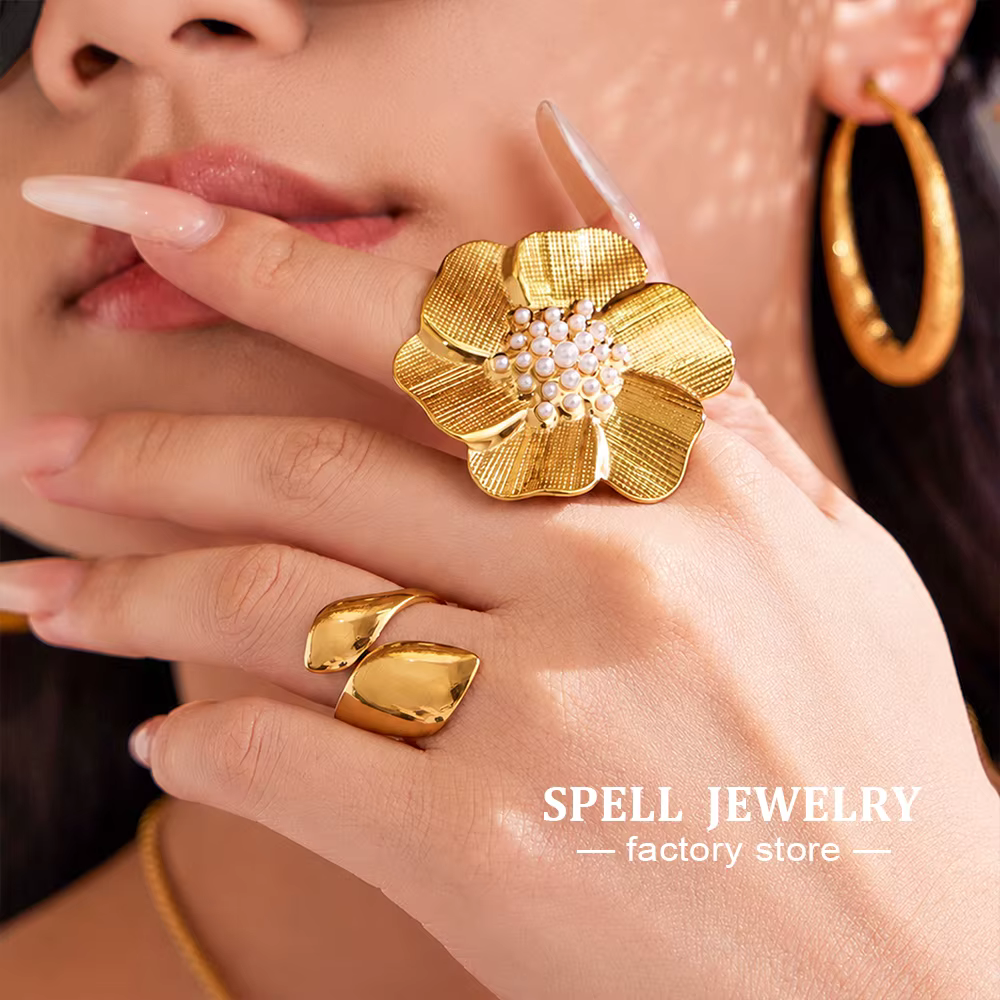 Bague en acier inoxydable 316L plaqué or 18 carats avec perle texturée irrégulière