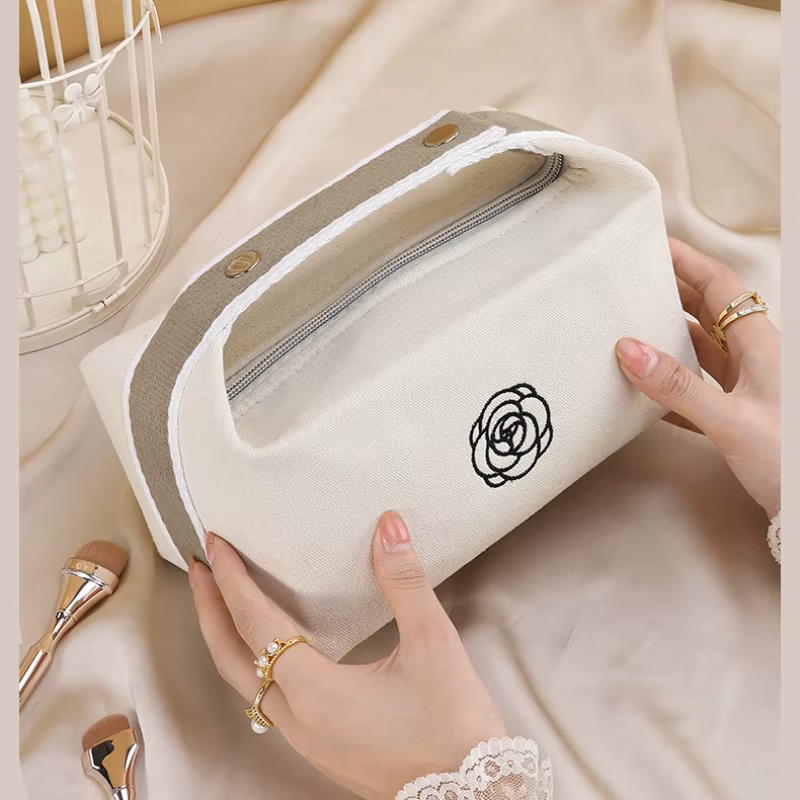 Trousse de maquillage portable en toile de camélia
