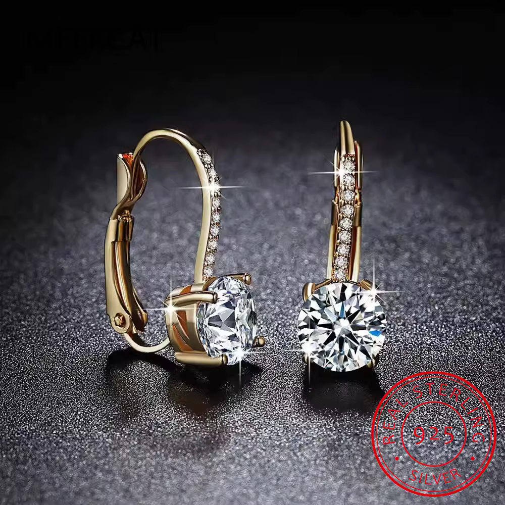 Boucles d'oreilles créoles en or 18 carats avec moissanite 2