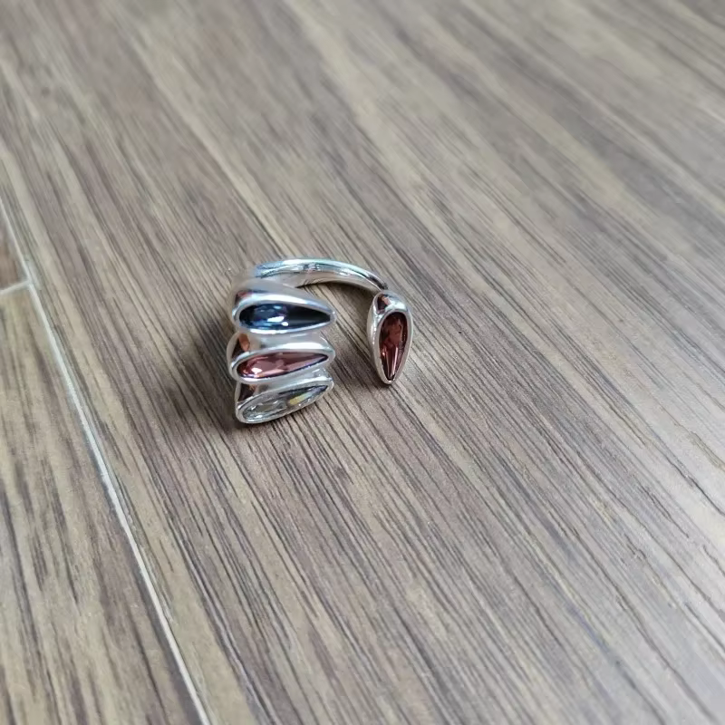 Bague ouverte en cristal coloré