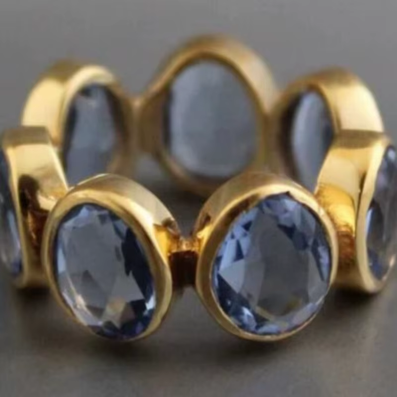 Bague ronde créative en zircone de couleur bleue pour femmes