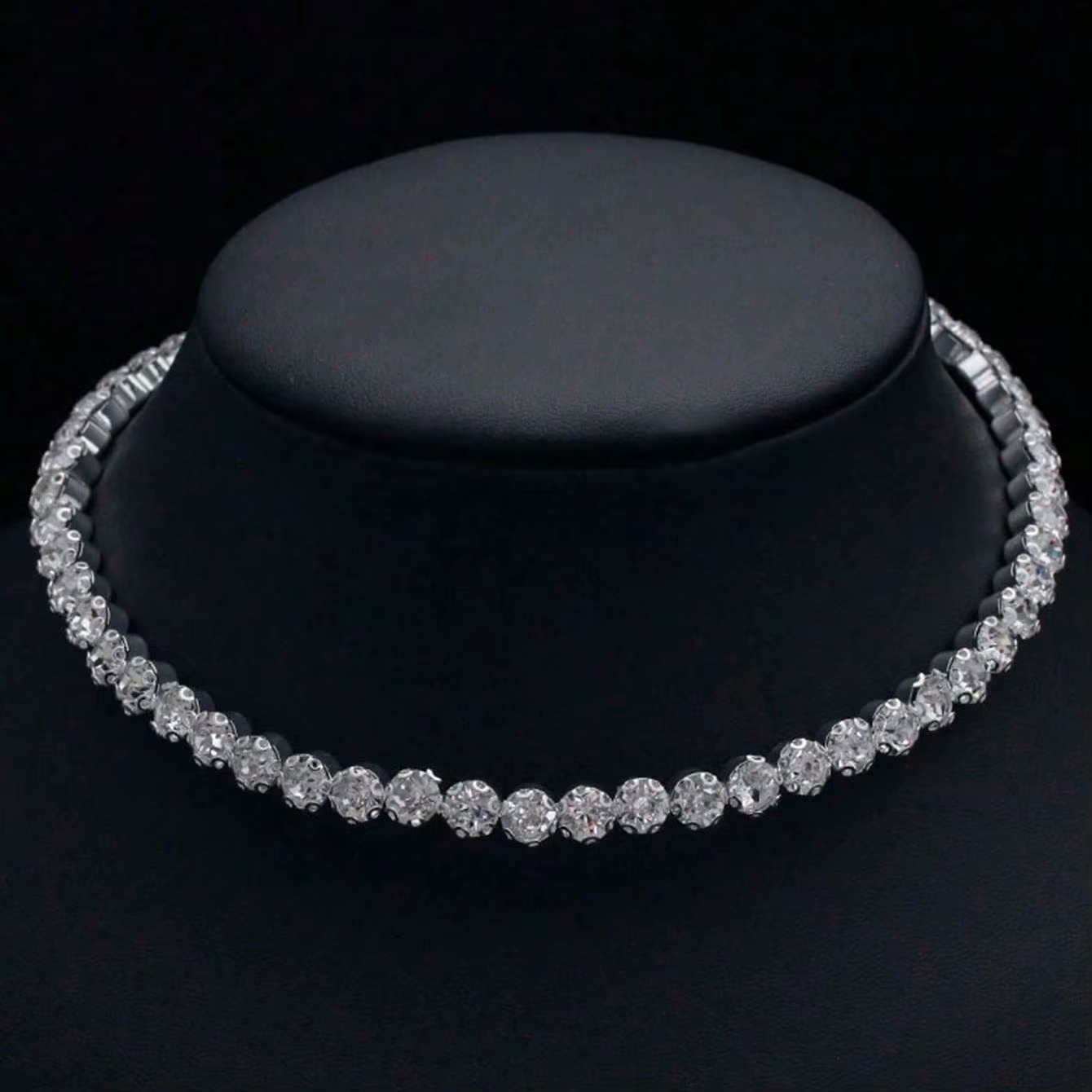 Collier élégant en strass pour femmes