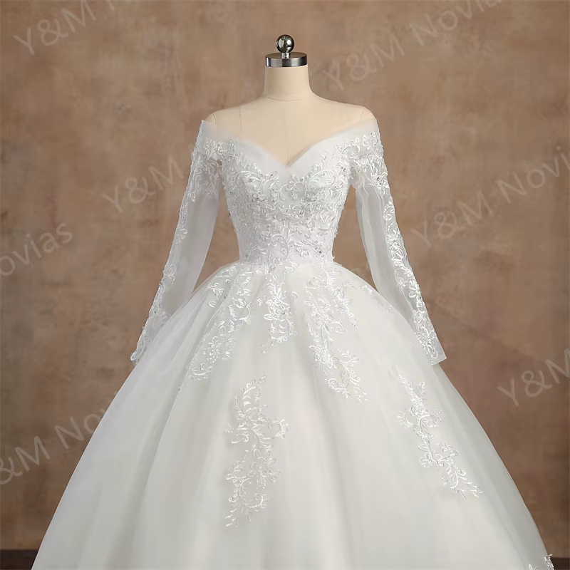 Robe de mariée en dentelle et perles pour femmes