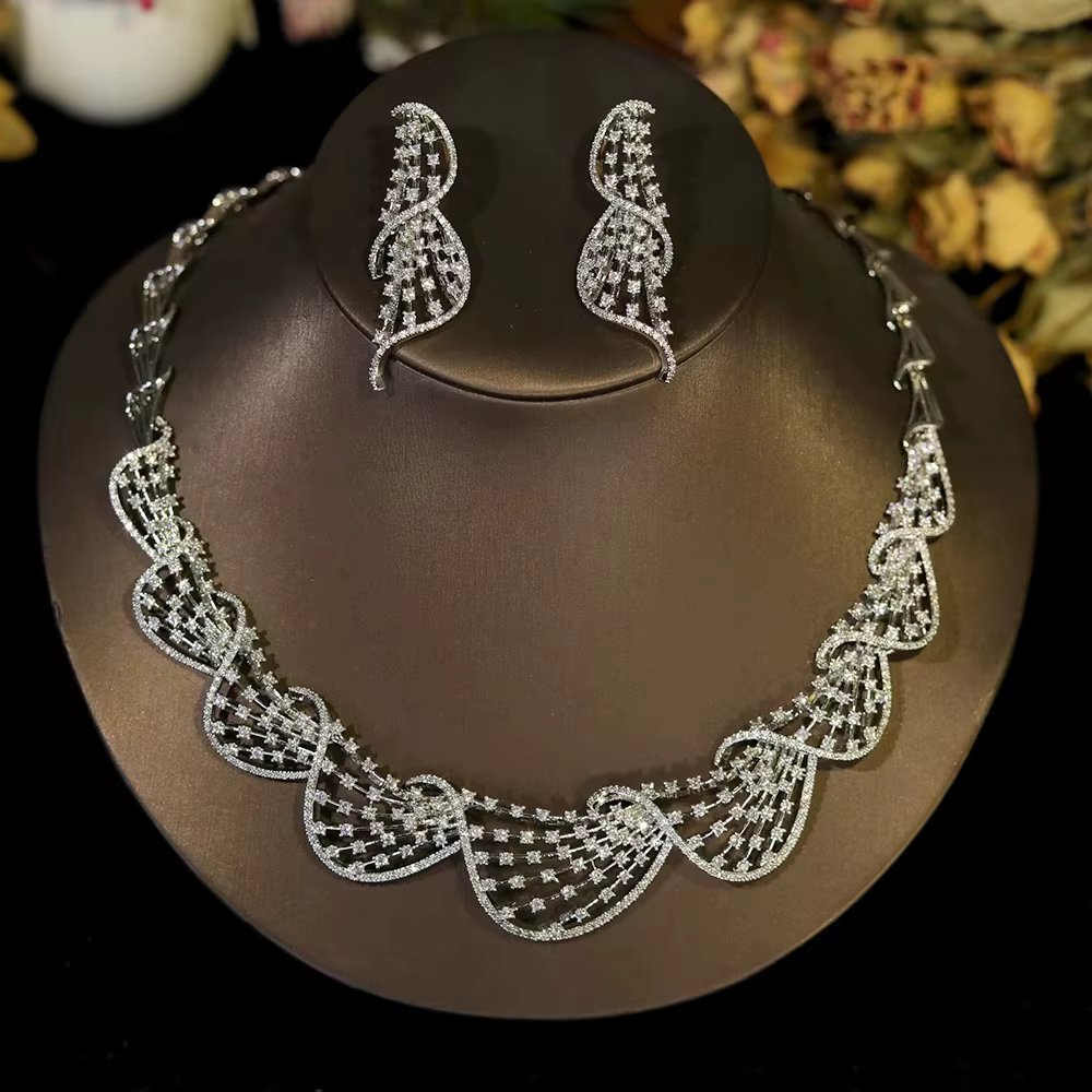 Ensemble de bijoux de luxe en cristal