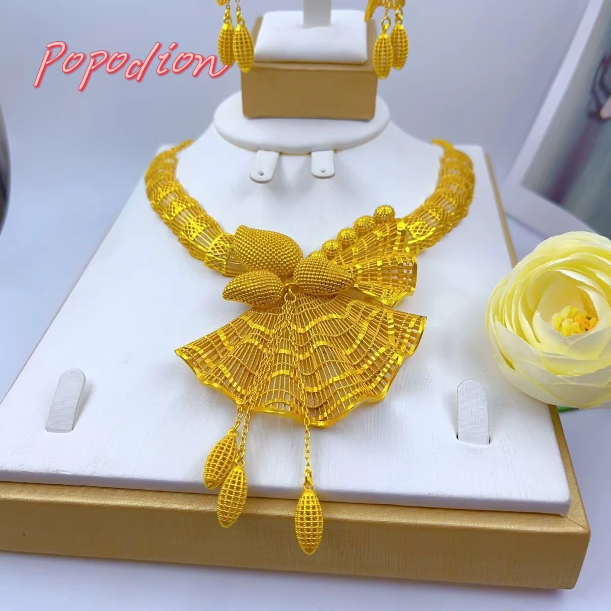 Collier plaqué or 24 carats pour femmes