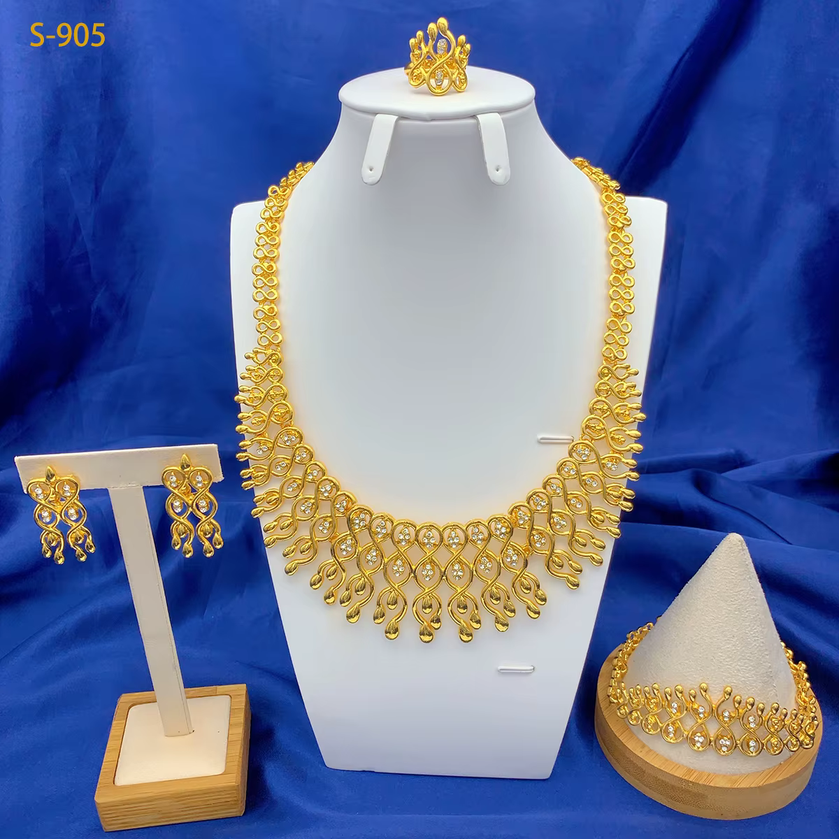 Grand collier et boucles d'oreilles éthiopiens de luxe