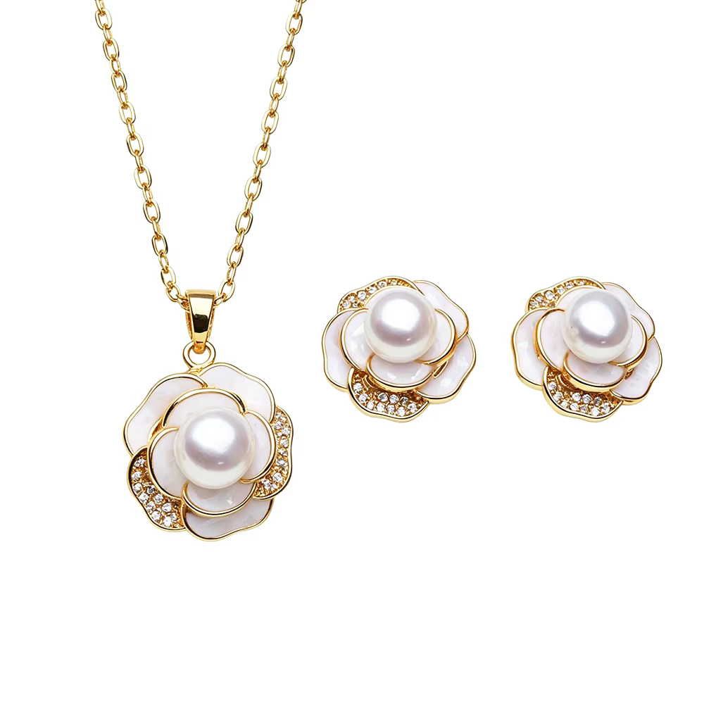 Ensemble collier et boucles d'oreilles en perles d'eau douce naturelles cultivées pour mariage