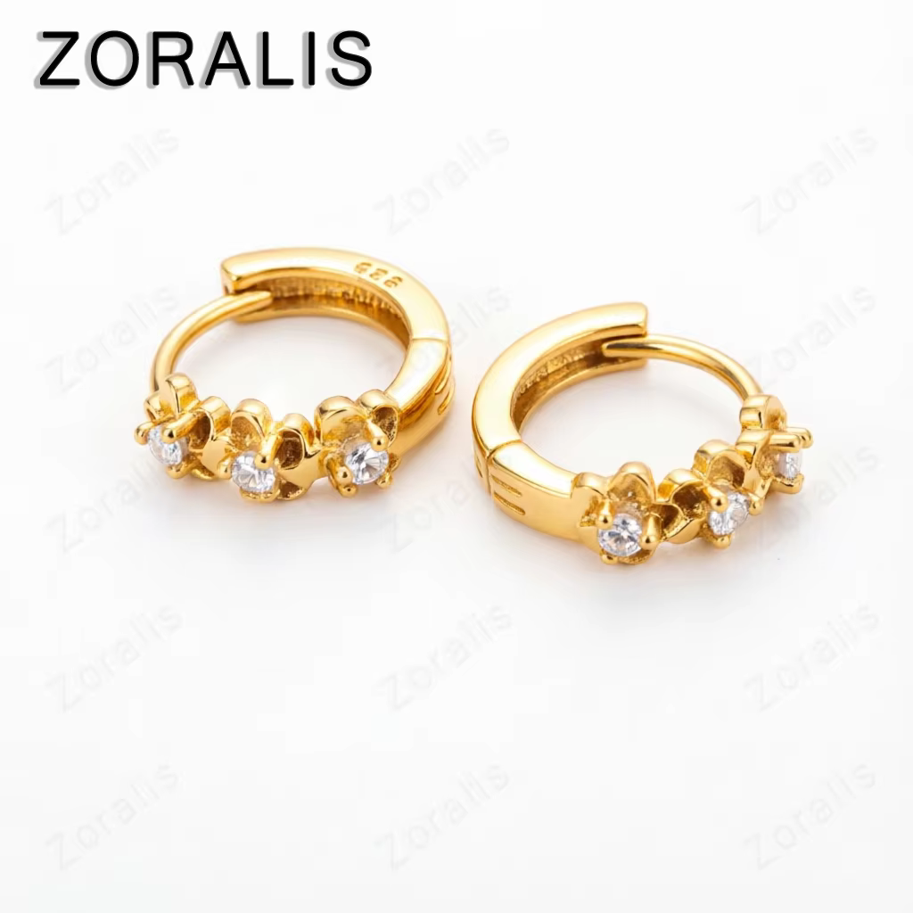 Boucles d'oreilles en or 18 carats en forme de petite fleur