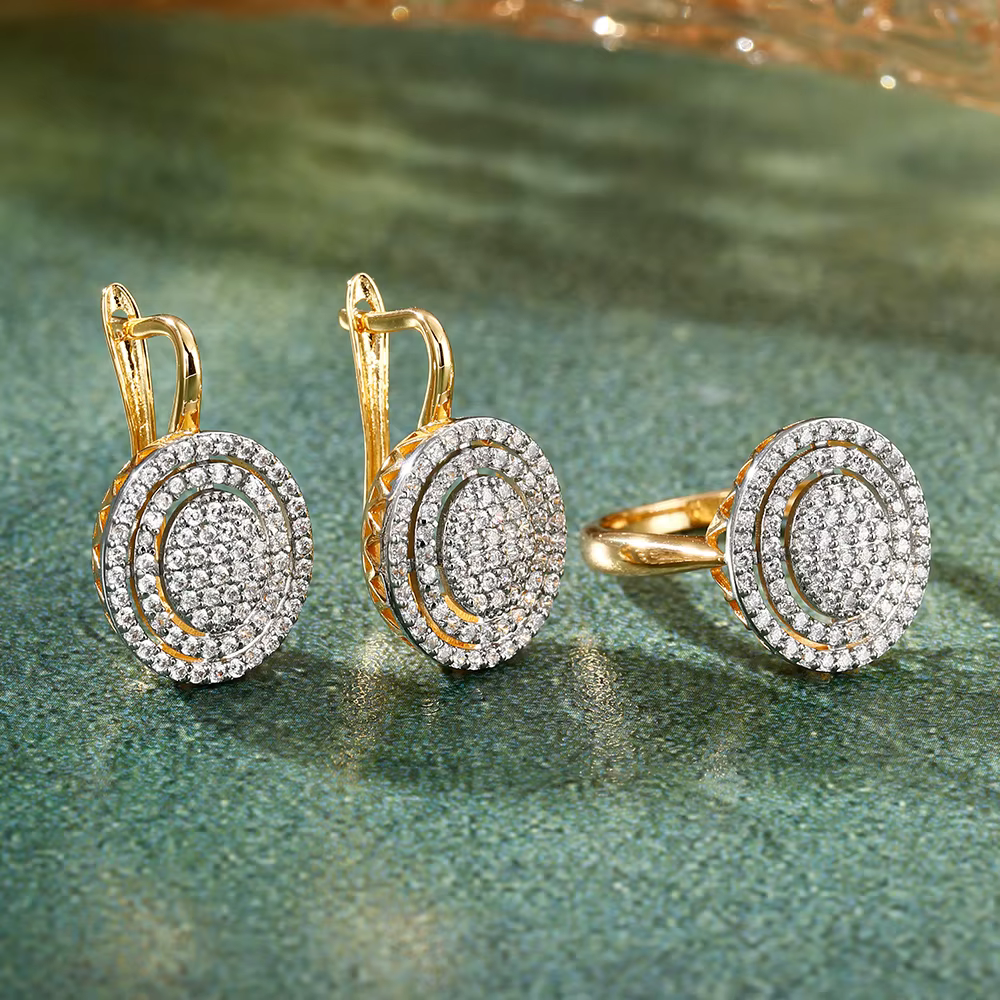 Ensemble de boucles d'oreilles et bague ovales incrustées de zircone