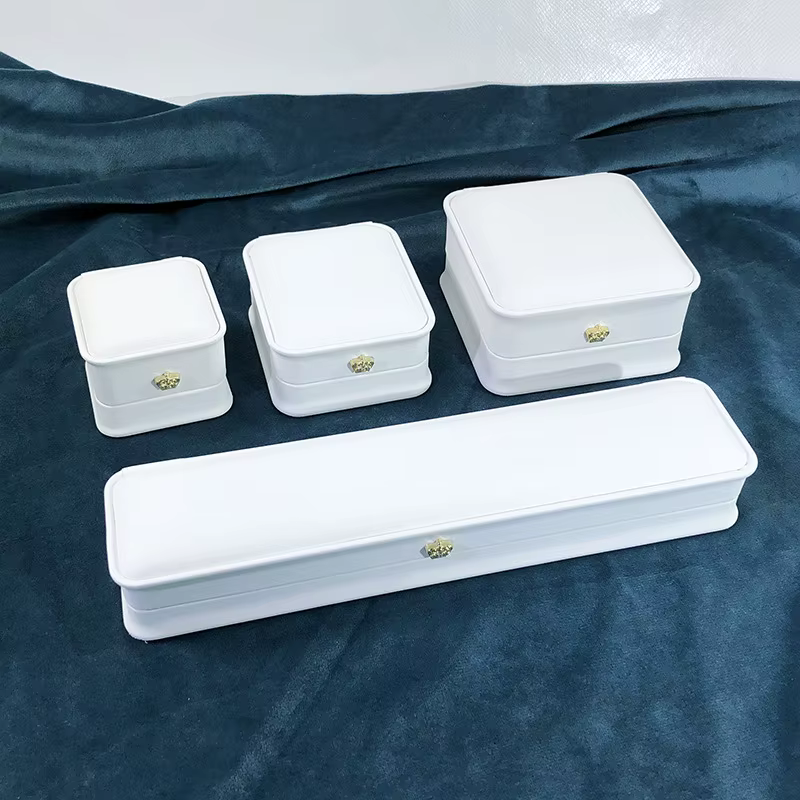 Boîte à bagues de fiançailles et de mariage carrée en velours