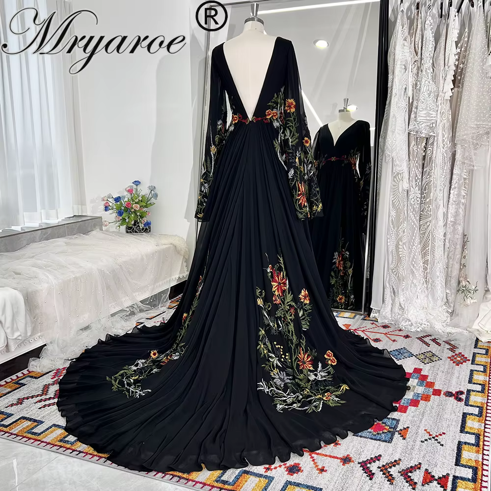 Mryarce robe de mariée noire à manches longues une ligne robes