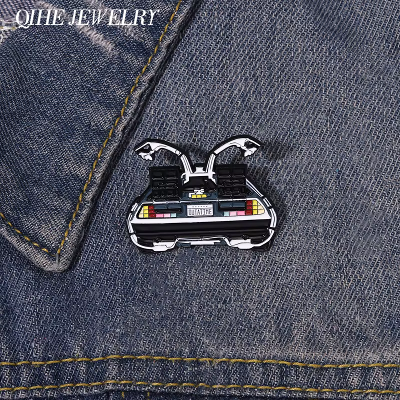 Broche en émail pour voiture de sport de course