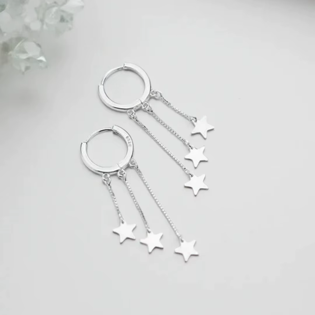 Boucles d'Oreilles Pendantes en Or 14K avec Pompon en Forme d'Étoile