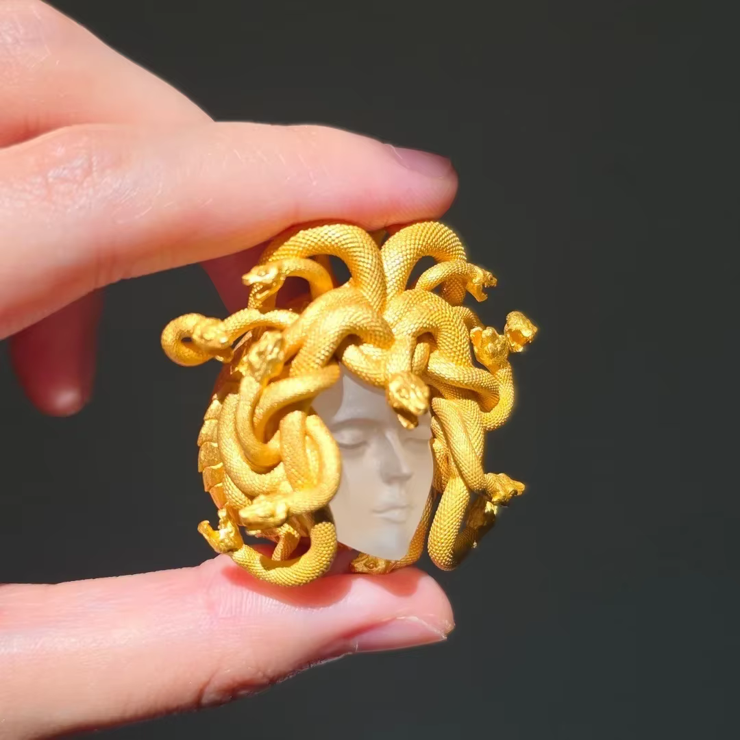 Bague en or Meduse de la Grèce antique