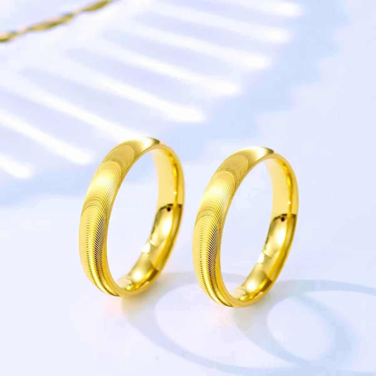Bagues en or 24 carats brillantes simples et élégantes pour hommes et femmes