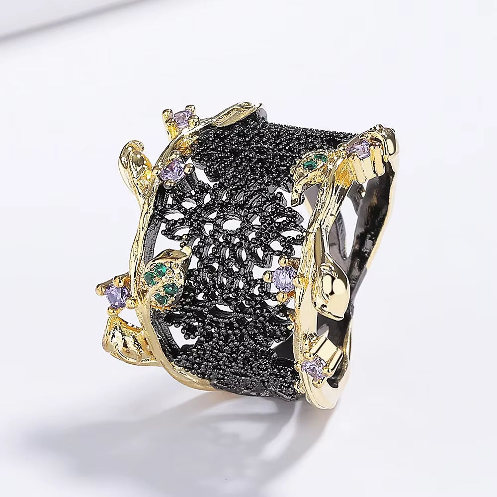 Bague découpée créative en or noir
