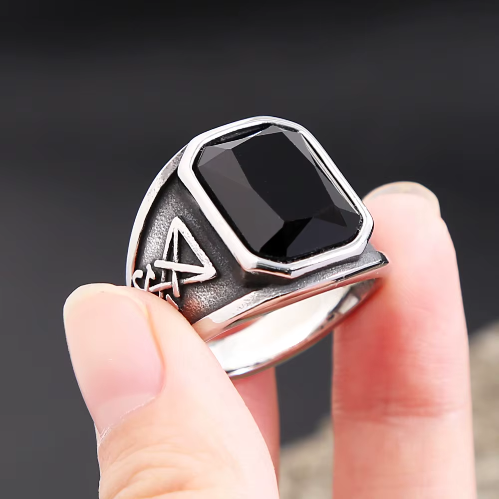 Bague gothique Vintage en pierre noire pour hommes, avec chevalière Lucifer, anneaux en acier inoxydable, amulette Punk à la mode, bijoux de mariage, livraison directe
