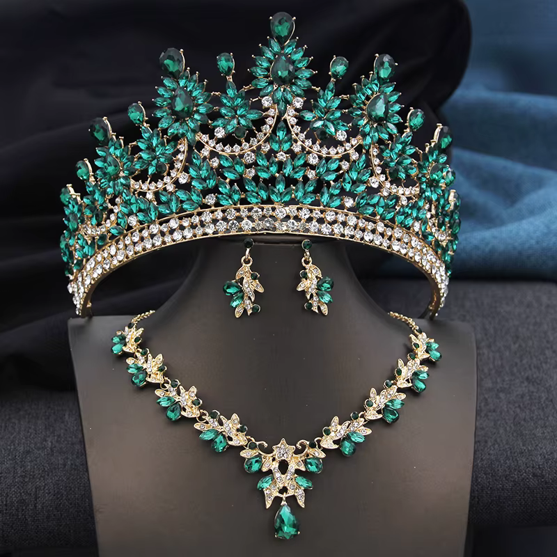 Diadèmes et collier roses à haute opale