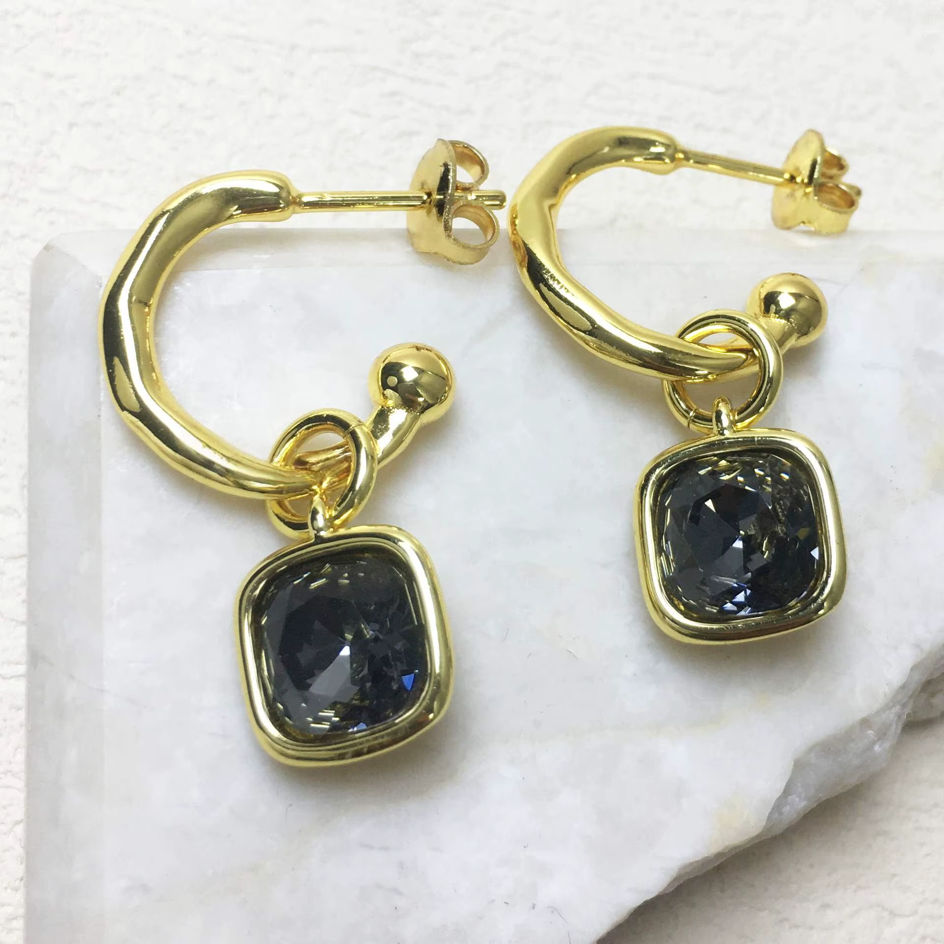 Boucles d'oreilles géométriques en cristal noir et argent pour femmes